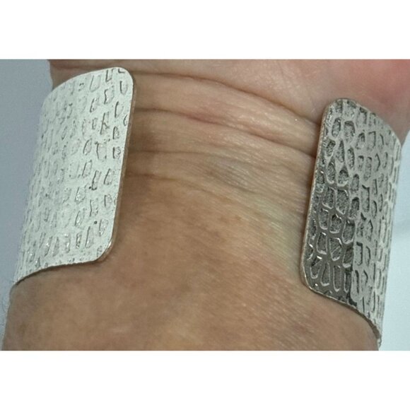 Wide Silver Cuff Bracelet Purple Stone Open Back Jewelry Intricate Metalwork - Picture 4 of 10